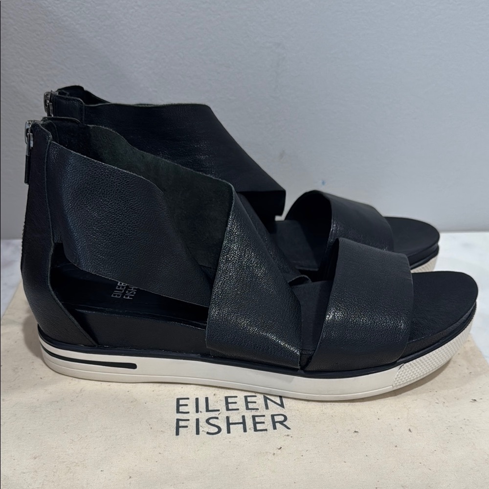 Eileen Fisher crisscross Sandals in size 9